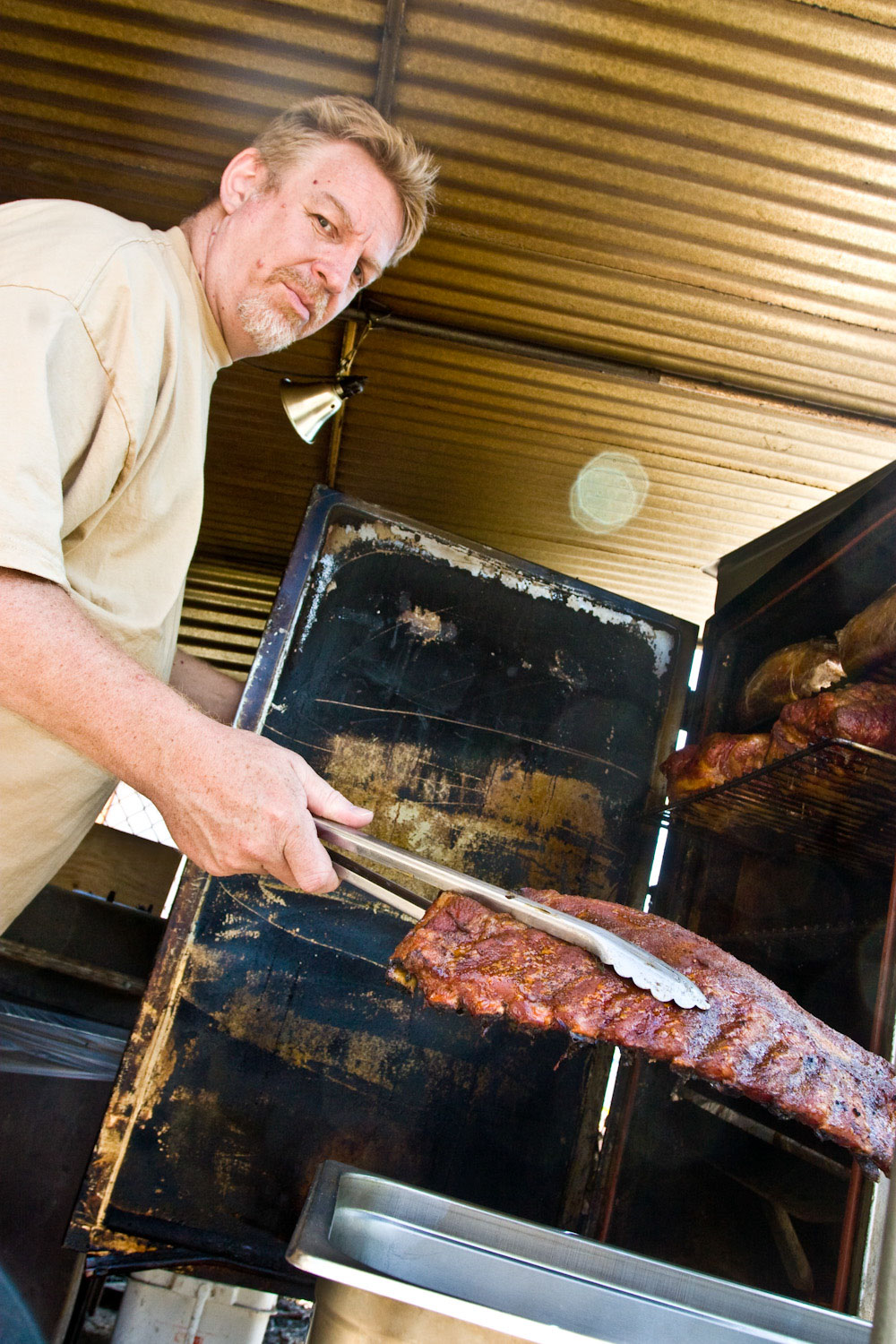 Darrell Boles at Big Kahunas barbecues ribs