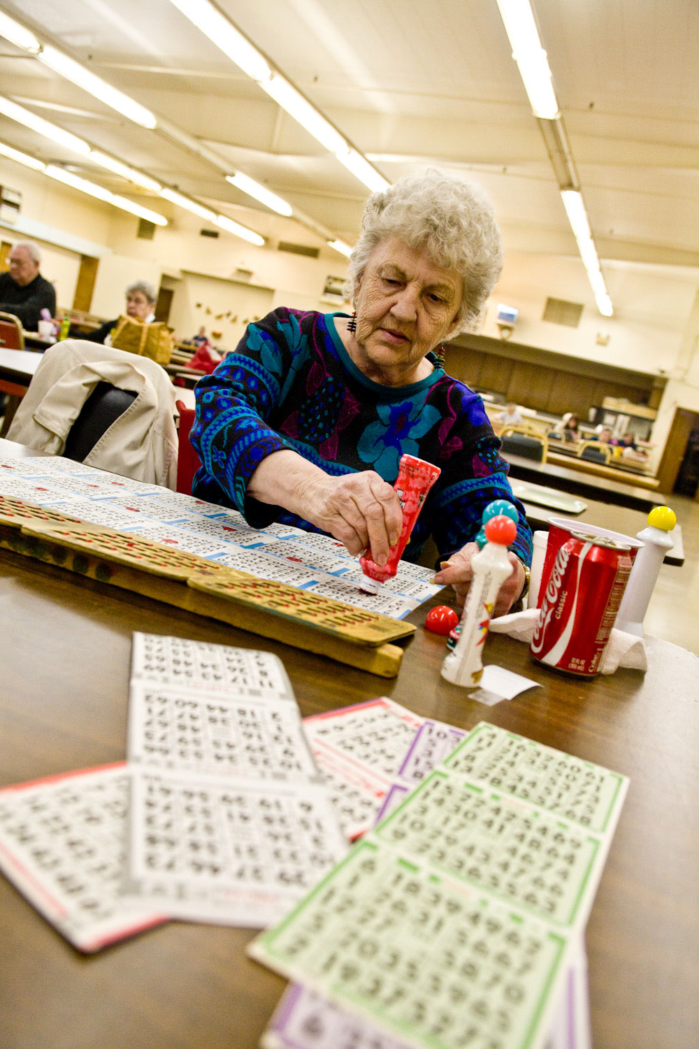 Polly Craft plays bingo on Lombard