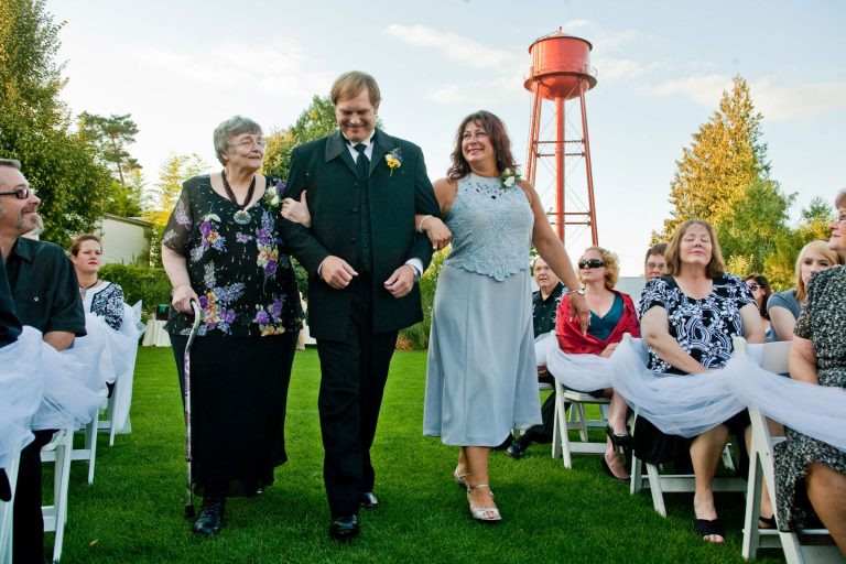 mcmenamins-edgefield-wedding-groom-aisle