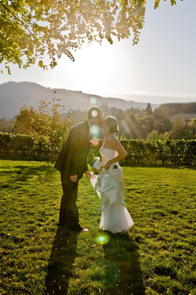 portland-vineyard-wedding-bride-groom-kiss