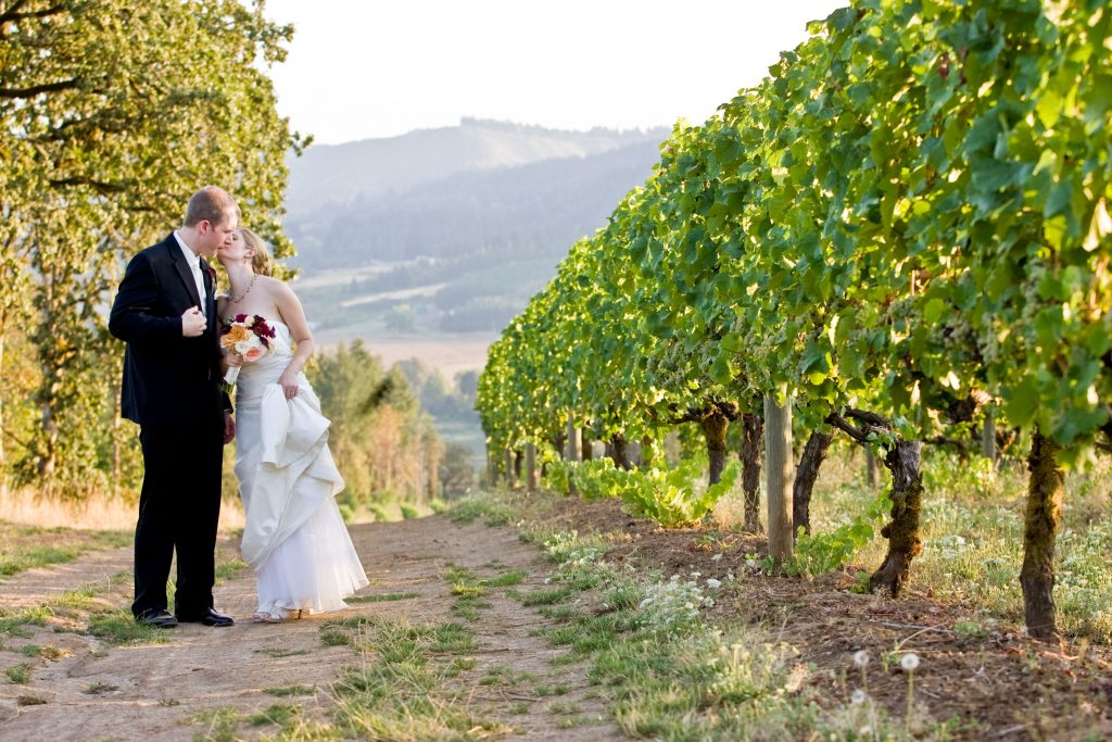 portland-vineyard-wedding-bride-groom-kiss