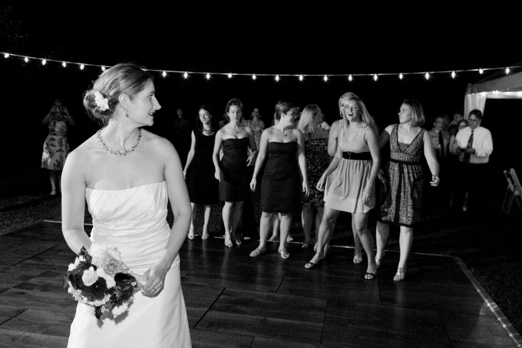 portland-wedding-bouquet-toss